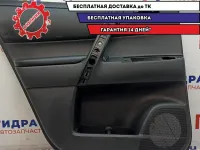 Обшивка двери задней левой Toyota Highlander 2 67640-48421-C0. Царапина.