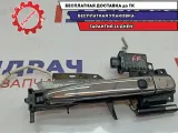 Ручка двери передней наружная правая Toyota Highlander 2 . Хром. Царапины.