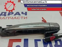 Ручка двери задней наружная правая Toyota Highlander 2 . Хром. Царапины.