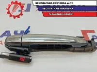 Ручка двери задней наружная левая Toyota Highlander 2 . Хром. Царапины.