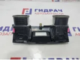 Дефлектор воздушный центральный Toyota Highlander 2 55670-48091-C0. В сборе.