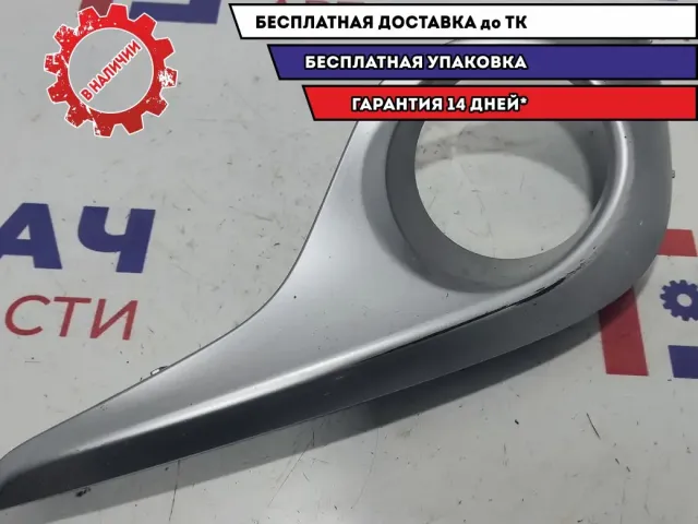 Рамка противотуманной фары правой Toyota Highlander 2 81481-48110. Царапины.