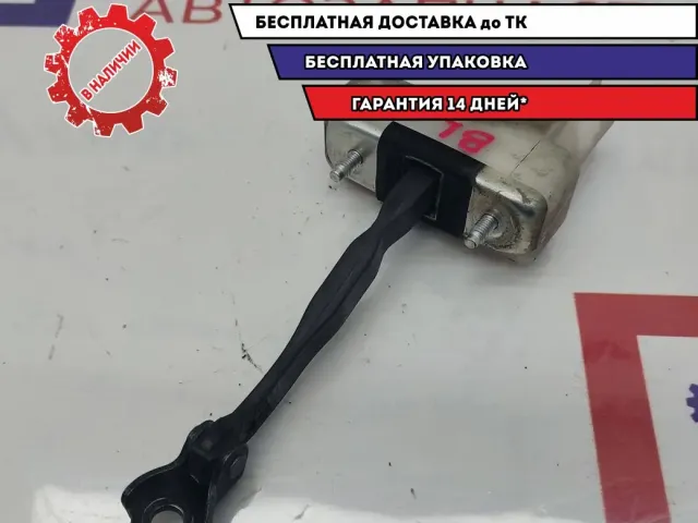 Ограничитель двери задней левой Toyota Highlander 2 68640-0E040.