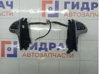 Блок кнопок в рулевое колесо Toyota Highlander 8425048330