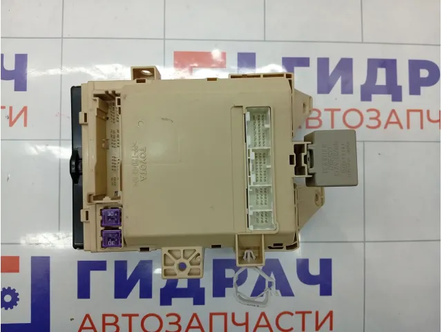 Блок предохранителей Toyota Highlander 8273048M