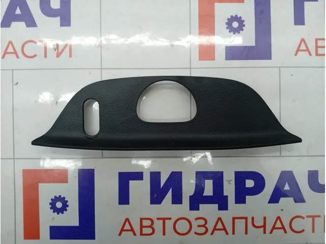 Накладка двери (крышки) багажника Toyota Highlander 6479848010