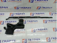 Кронштейн защиты антигравийной правый Toyota Highlander 5872048010