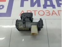 Кнопка стеклоподъемника Toyota Highlander 8481052030