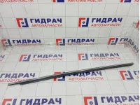 Накладка стекла переднего левого Toyota Highlander 7572048070