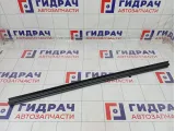 Уплотнитель стекла переднего правого Toyota Highlander 6817148040