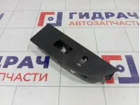 Накладка кнопки стеклоподъемника переднего правого Toyota Highlander 7423148060C0