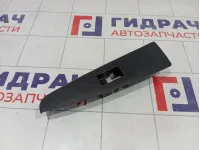 Накладка кнопки стеклоподъемника заднего левого Toyota Highlander 7427248040C0
