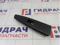 Накладка кнопки стеклоподъемника заднего правого Toyota Highlander 7427148040C0