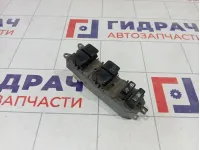 Блок управления стеклоподъемниками Toyota Highlander 8482033251