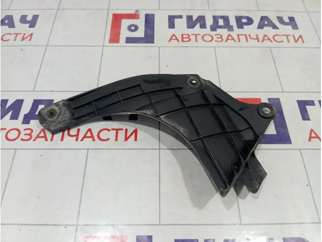 Пыльник двигателя левый Toyota Highlander 5373733020