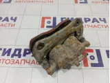 Суппорт тормозной передний левый Toyota Highlander 4775048110
