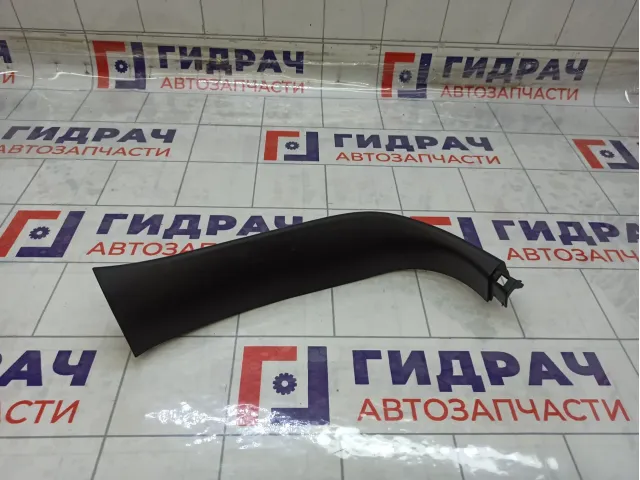 Обшивка двери багажника правая Toyota Highlander 6479148040C0