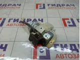 Замок багажника Toyota Highlander 6937048010