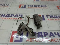 Блок кнопок в рулевое колесо Toyota Highlander 8425048330