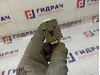 Кнопка открывания стекла багажника Toyota Highlander 8484048010