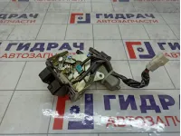 Замок багажника Toyota Highlander 6935028160