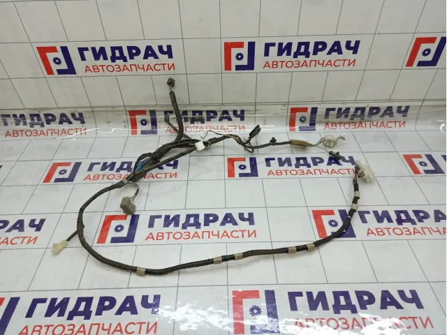 Проводка двери багажника Toyota Highlander 8218448371