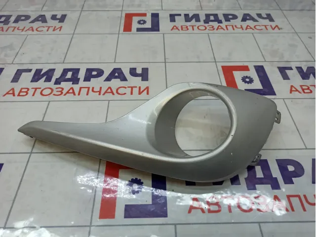 Рамка противотуманной фары правая Toyota Highlander 8148148110