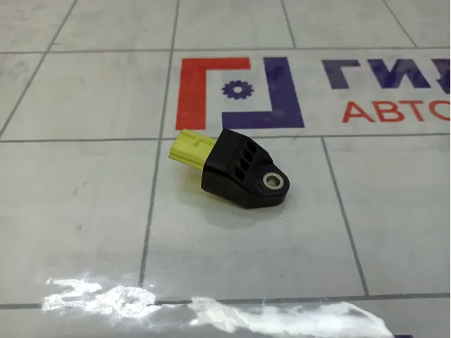 Датчик AIR BAG Toyota Highlander 8983130020