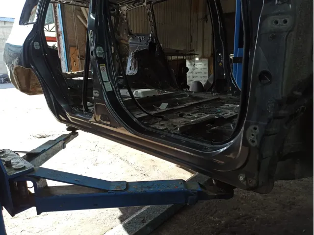Порог со стойкой правый Toyota Highlander