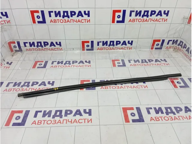 Накладка стекла переднего правого Toyota Land Cruiser (J100) 75710-60060