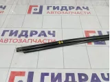 Накладка стекла переднего правого Toyota Land Cruiser (J100) 75710-60060