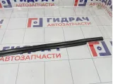 Накладка стекла переднего правого Toyota Land Cruiser (J100) 75710-60060