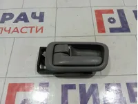 Ручка двери внутренняя левая Toyota Land Cruiser (J100) 69206-30150-B2