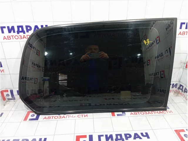 Стекло кузовное глухое правое Toyota Land Cruiser (J100) 62710-60690