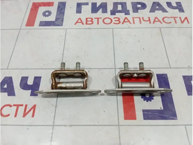 Петли двери багажника верхние Toyota Land Cruiser (J100)