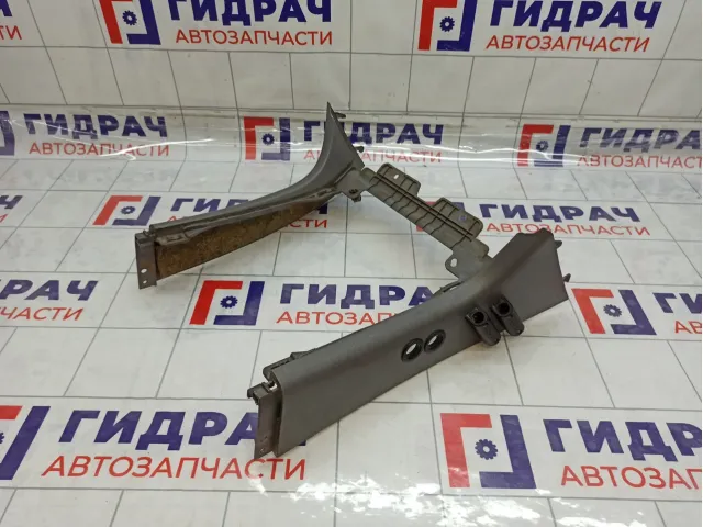 Накладка центральной консоли Toyota Land Cruiser (J100) 58811-60180-B1