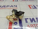 Замок багажника нижний правый Toyota Land Cruiser (J100) 69380-60040