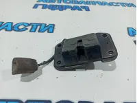 Замок багажника верхней двери Toyota Land Cruiser 100 69350-60120.