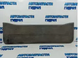 Обшивка нижней двери багажника Toyota Land Cruiser 100 64780-60190. Дефект.