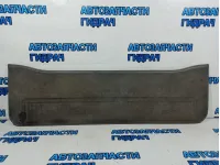 Обшивка нижней двери багажника Toyota Land Cruiser 100 64780-60190. Дефект.