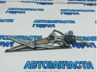 Стеклоподъемник электр. передний левый Toyota Land Cruiser 100 69802-60070.
