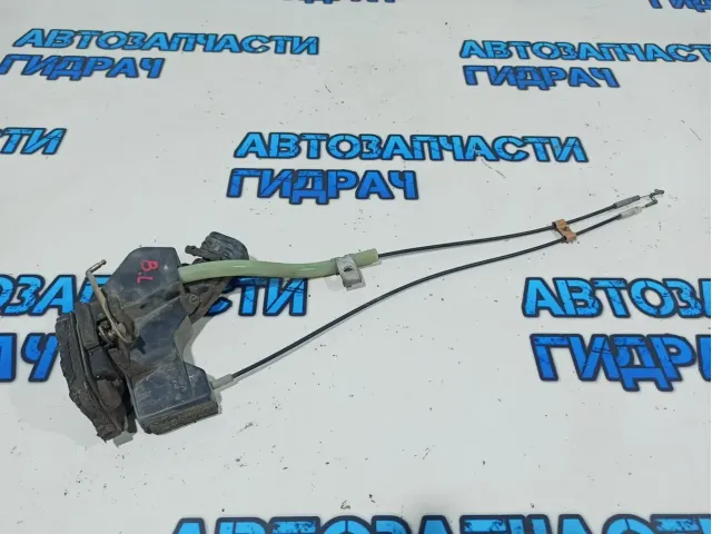 Замок двери задней левой Toyota Land Cruiser 100 69060-60060.