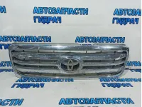 Решетка радиатора Toyota Land Cruiser 100 53111-60340. Дефект.