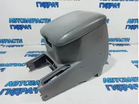 Подлокотник Toyota Land Cruiser 100 58901-60330. Дефект.