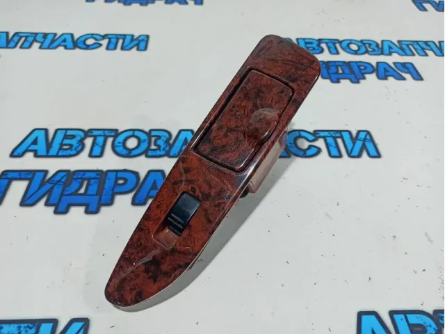 Кнопка стеклоподъемника задняя правая Toyota Land Cruiser 100 84810-60050. Дефект.
