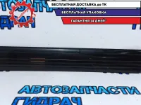 Молдинг задней левой двери Toyota Land Cruiser 100 75742-60160. Дефект.