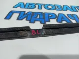Накладка стекла заднего левого Toyota Land Cruiser 100 75740-60040. Дефект.