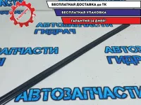 Накладка стекла заднего правого Toyota Land Cruiser 100 75730-60040.