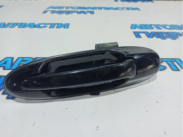 Ручка двери задней наружная левая Toyota Land Cruiser 100 69240-60080. Сломаны закладные.