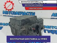 Блок предохранителей Toyota Land Cruiser 100 82720-60011. Сломано крепление.